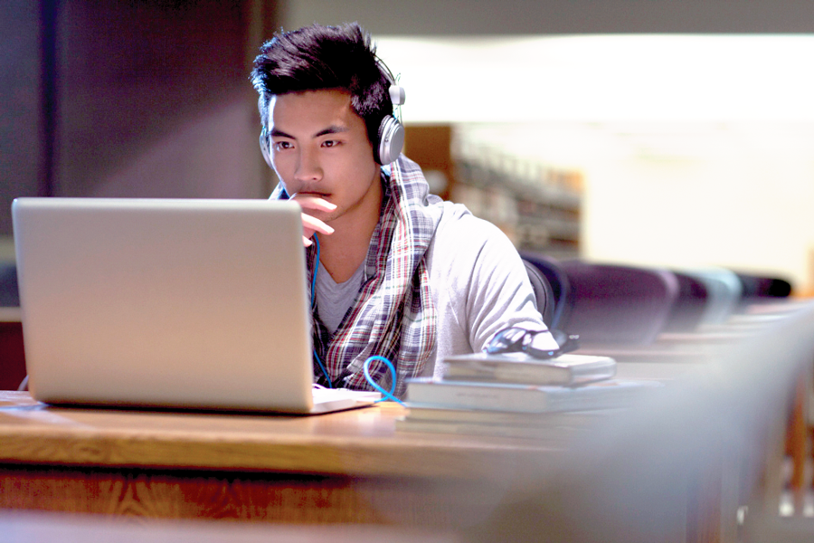 Can Online Learning Replace Schools?